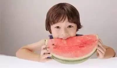 卖崽娃围观吃瓜视频大全,趣味视频大盘点