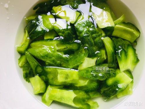 吃凉瓜有什么作用视频,清凉解暑，健康生活必备